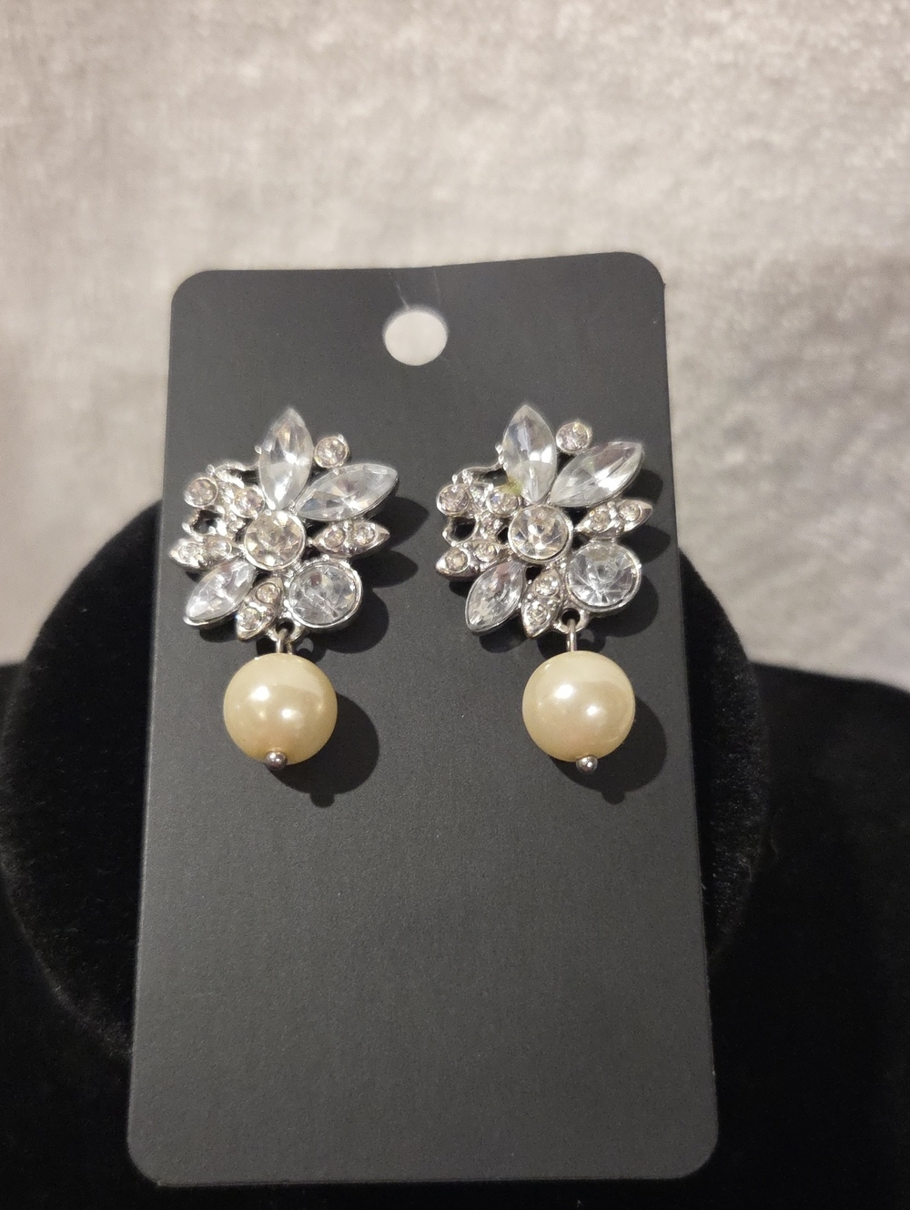 RHINESTONE AND FAUX PEARL STUD EARRINGS
